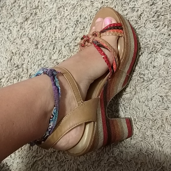 Madden Girl 70's Platforms - Picture 7 of 7